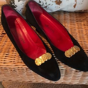 Yves Saint Laurent suede pump